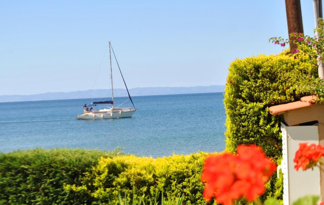 Christina'S Sea House Daire Nikiti  Dış mekan fotoğraf